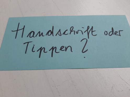 Eine Moderationskarte mit Beschriftung