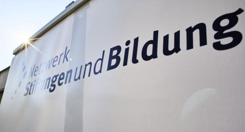 Banner Netzwerk Stiftungen und Bildung in der Sonne